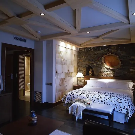 Siete Reyes فندق Aínsa